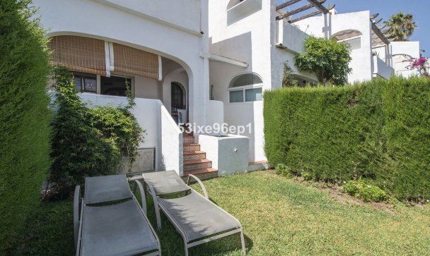 Town house - Wiederverkauf - Estepona - Estepona Centro