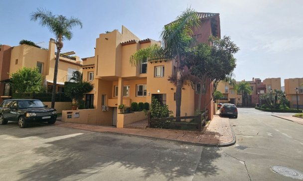 Town house - Wiederverkauf - Marbella - Nueva Andalucía