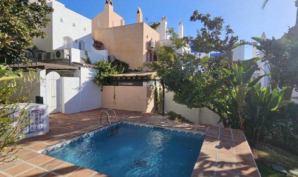 Town house - Wiederverkauf - Marbella - Nueva Andalucía