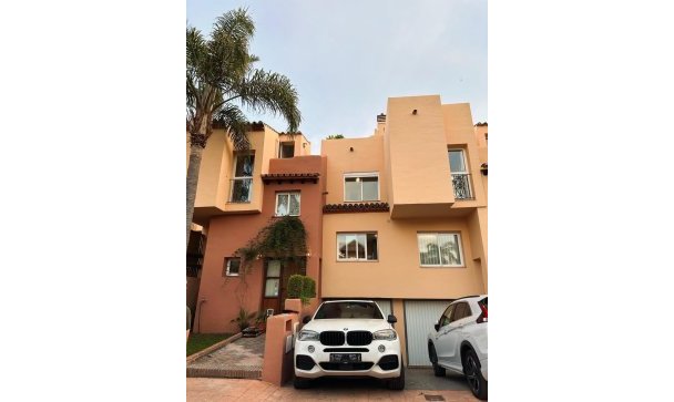 Town house - Wiederverkauf - Marbella - Nueva Andalucía
