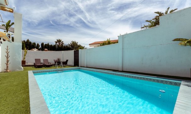 Villa - Resale - Benalmadena - Benalmadena Centro