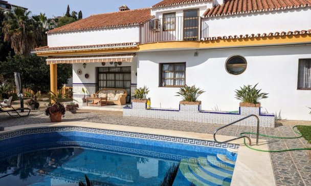 Villa - Resale - Benalmadena - Benalmadena Centro