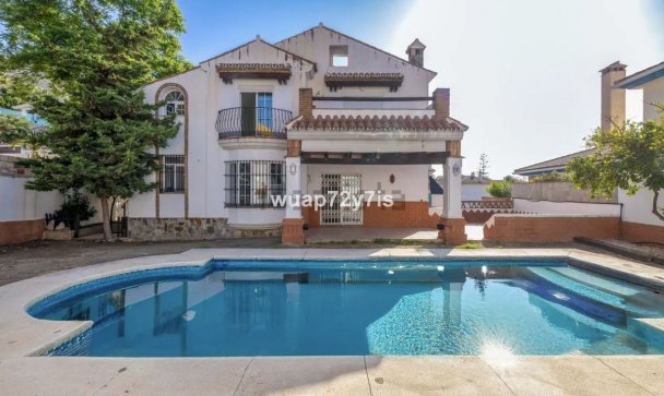 Villa - Resale - Benalmadena - Benalmadena Centro