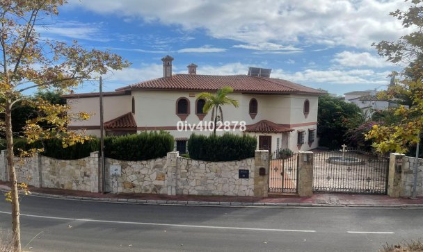 Villa - Resale - Benalmadena - Benalmadena Costa