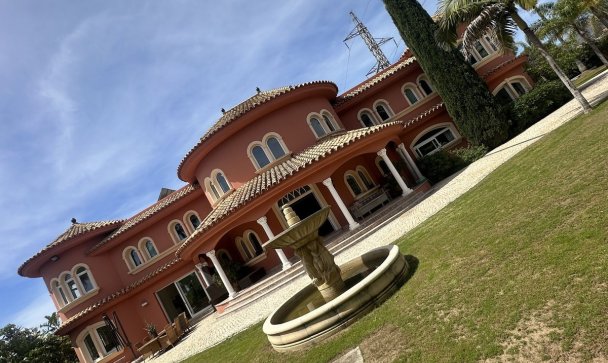Villa - Resale - El Paraiso - El Paraiso