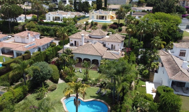 Villa - Resale - El Paraiso - El Paraiso