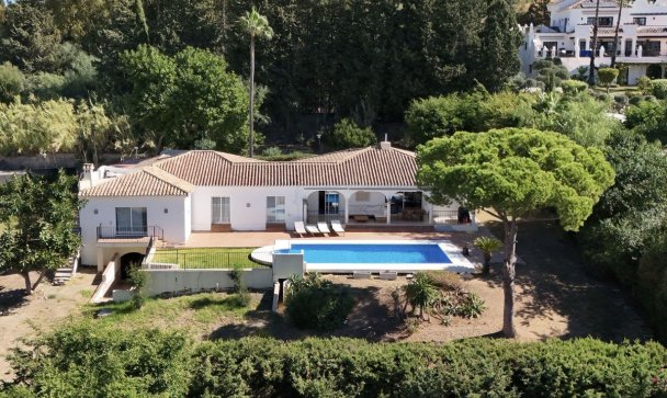 Villa - Resale - El Paraiso - El Paraiso