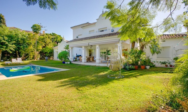 Villa - Resale - El Paraiso - El Paraiso