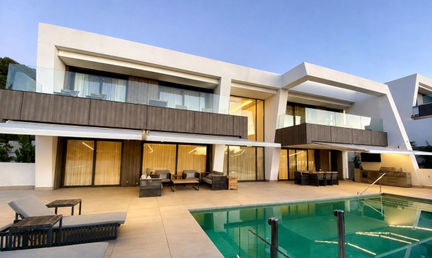 Villa - Resale - El Paraiso - El Paraiso