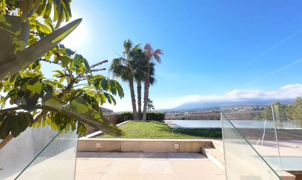 Villa - Resale - El Paraiso - El Paraiso
