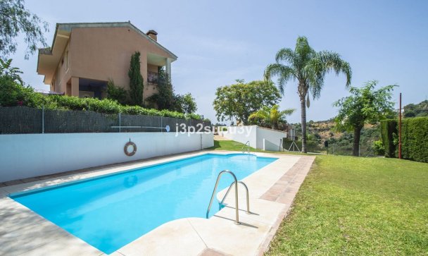 Villa - Resale - Estepona - Estepona Centro