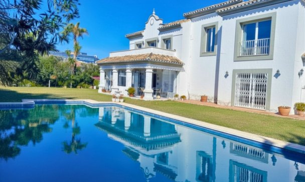 Villa - Resale - Estepona - Estepona Centro