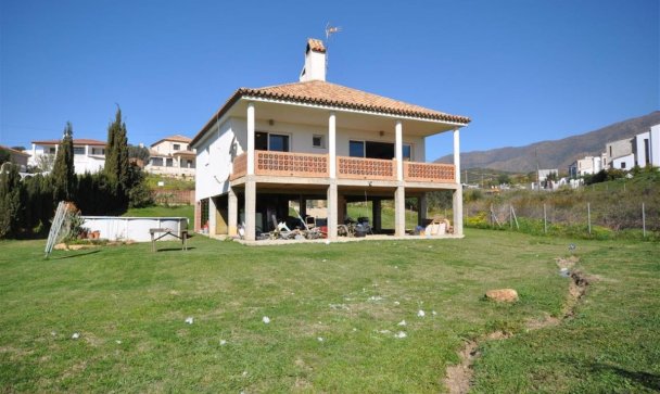 Villa - Resale - Estepona - Estepona Centro