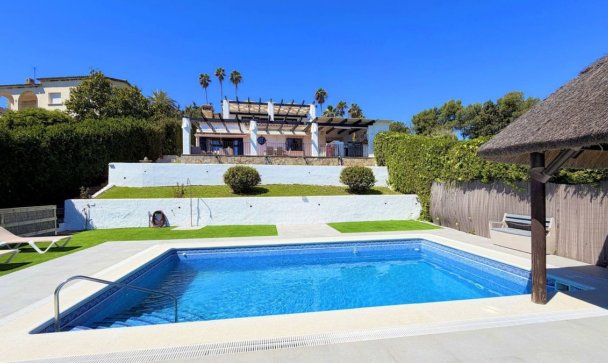 Villa - Resale - Estepona - Estepona Centro