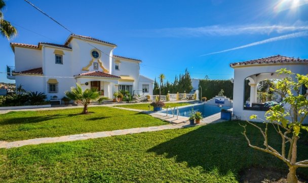 Villa - Resale - Estepona - Estepona Centro