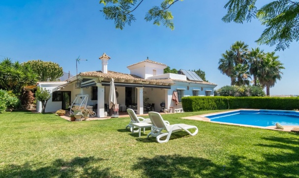 Villa - Resale - Estepona - Estepona Centro