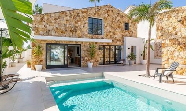 Villa - Resale - Estepona - Estepona Centro