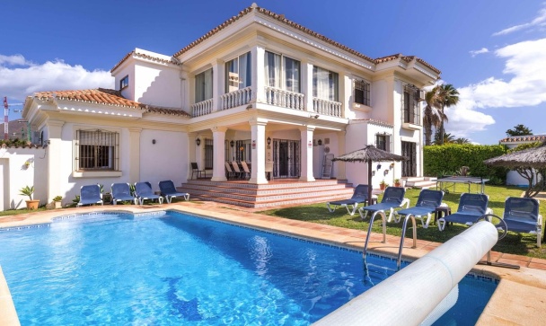 Villa - Resale - Estepona - Estepona Centro