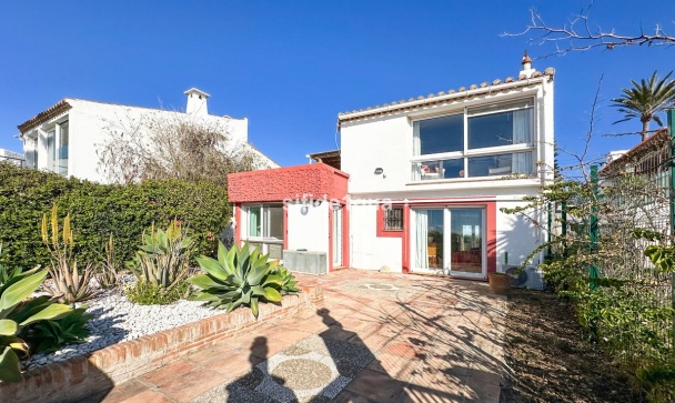 Villa - Resale - Estepona - Estepona Centro