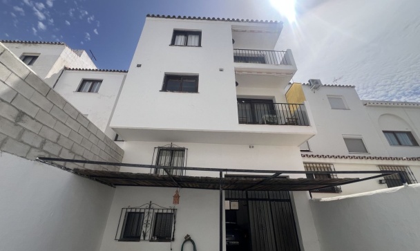 Villa - Resale - Estepona - Estepona Centro