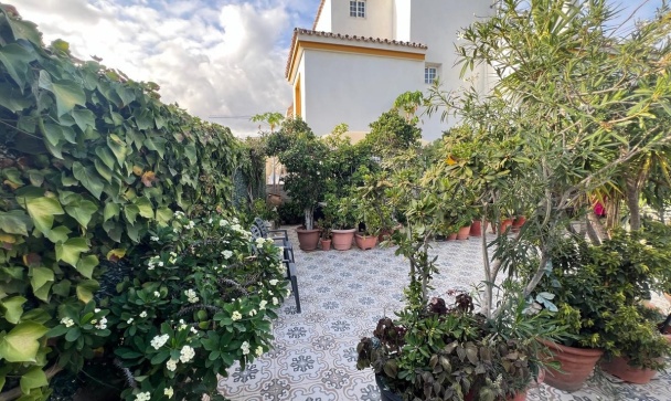 Villa - Resale - Estepona - Estepona Centro