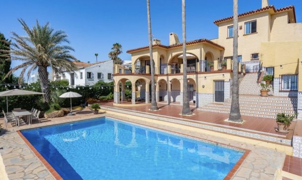 Villa - Resale - Estepona - Estepona Centro