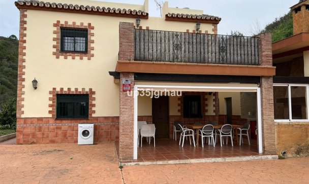 Villa - Resale - Estepona - Estepona Centro