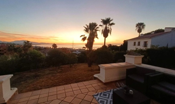 Villa - Resale - Estepona - Estepona Centro