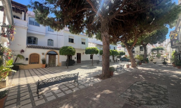 Villa - Resale - Estepona - Estepona Centro