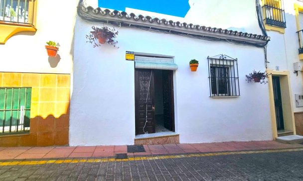 Villa - Resale - Estepona - Estepona Centro