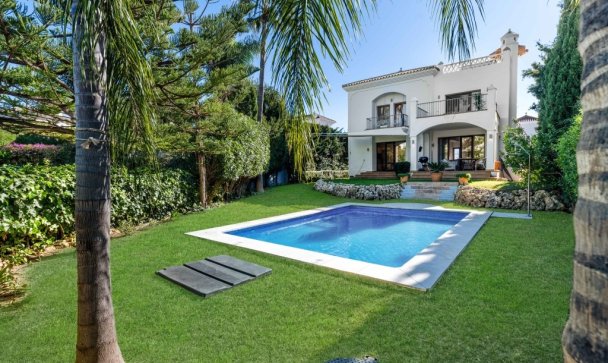 Villa - Resale - Estepona - Estepona Centro