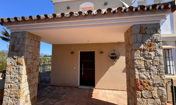 Villa - Resale - Estepona - Estepona Centro