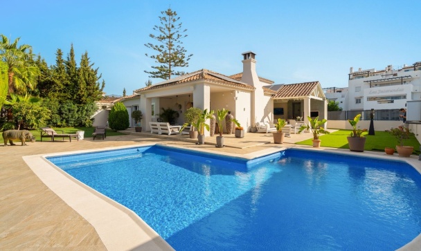 Villa - Resale - Estepona - Estepona Centro