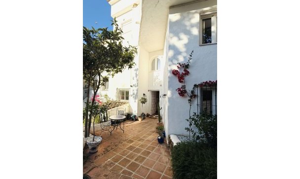 Villa - Resale - Marbella - Altos de los Monteros