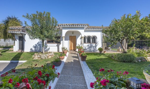 Villa - Resale - Marbella - Guadalmina Alta