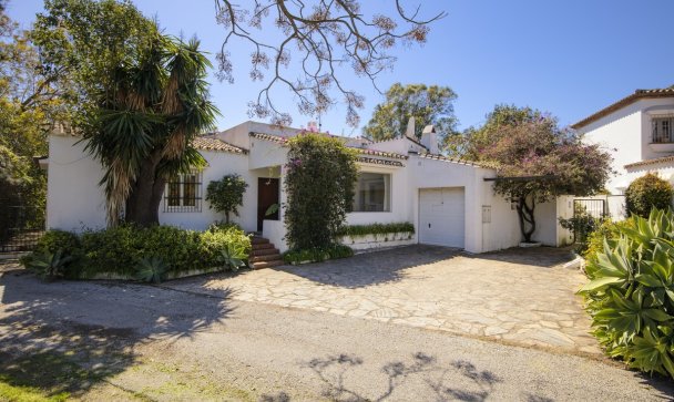 Villa - Resale - Marbella - Guadalmina Baja