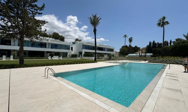 Villa - Resale - Marbella - Nueva Andalucía