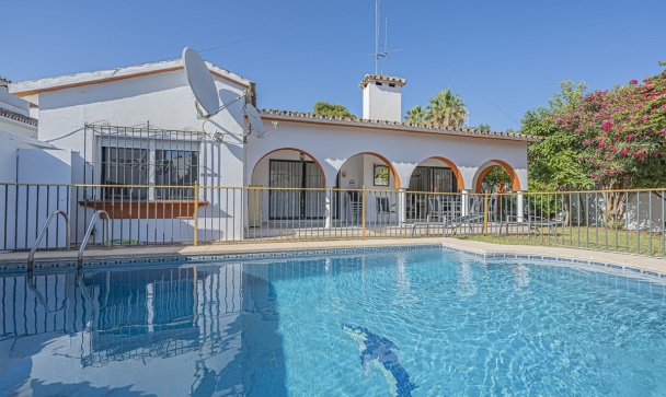 Villa - Resale - Marbella - Nueva Andalucía