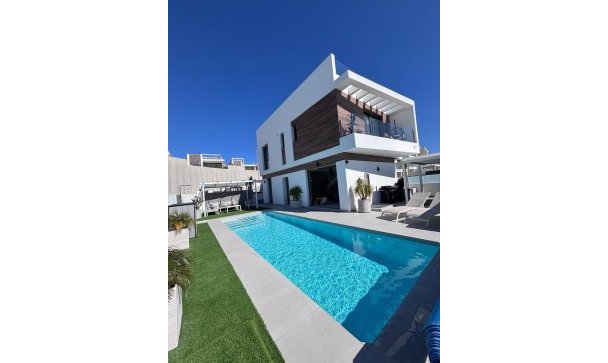 Villa - Resale - Orihuela - Villamartin