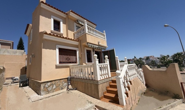 Villa - Resale - Orihuela - Villamartin