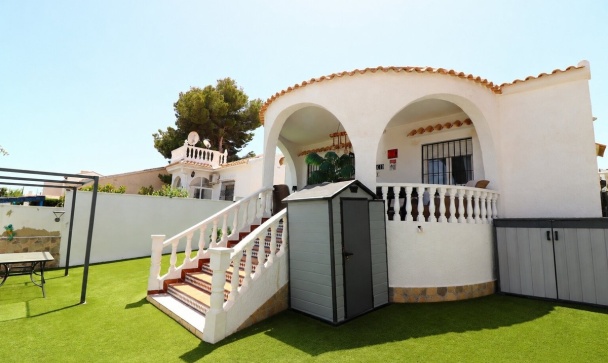 Villa - Resale - Orihuela - Villamartin