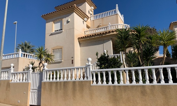 Villa - Resale - Orihuela - Villamartin
