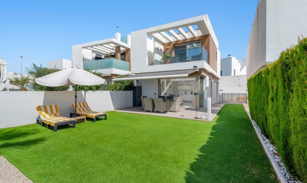 Villa - Resale - Orihuela - Villamartin