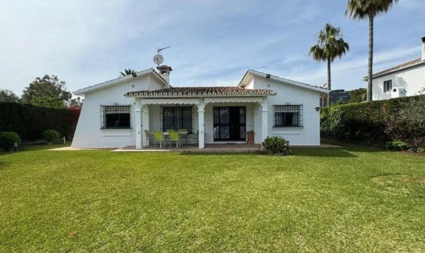 Villa - Rynek wtórny - Estepona - Costalita