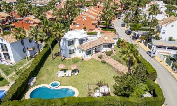 Villa - Rynek wtórny - Estepona - Estepona Centro