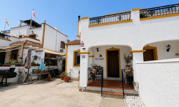 Villa - Wiederverkauf - Benidorm - Urb Entre Naranjos
