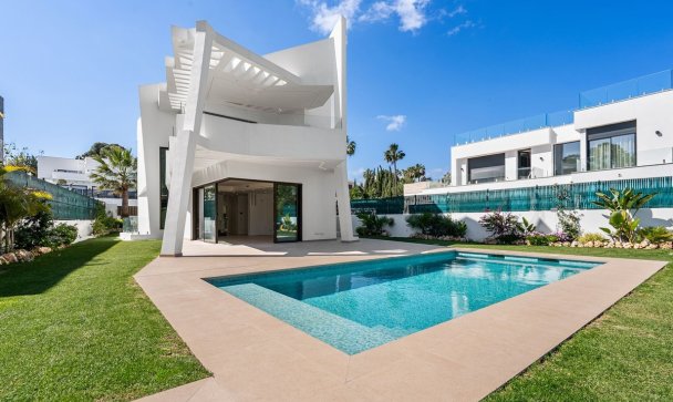 Villa - Wiederverkauf - Estepona - Atalaya