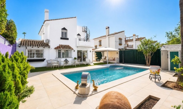 Villa - Wiederverkauf - Estepona - Atalaya
