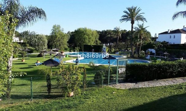 Villa - Wiederverkauf - Estepona - Benamara