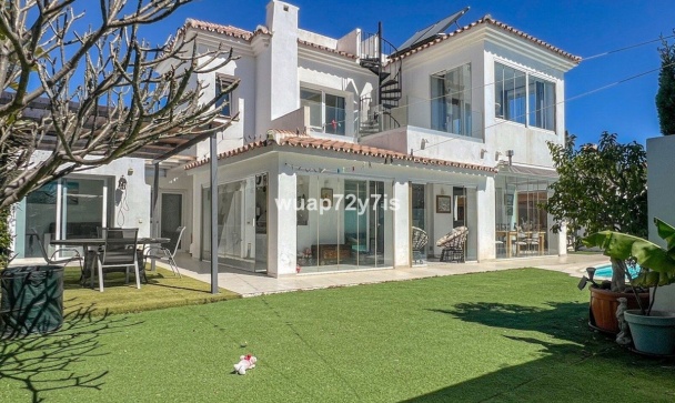 Villa - Wiederverkauf - Estepona - Costalita